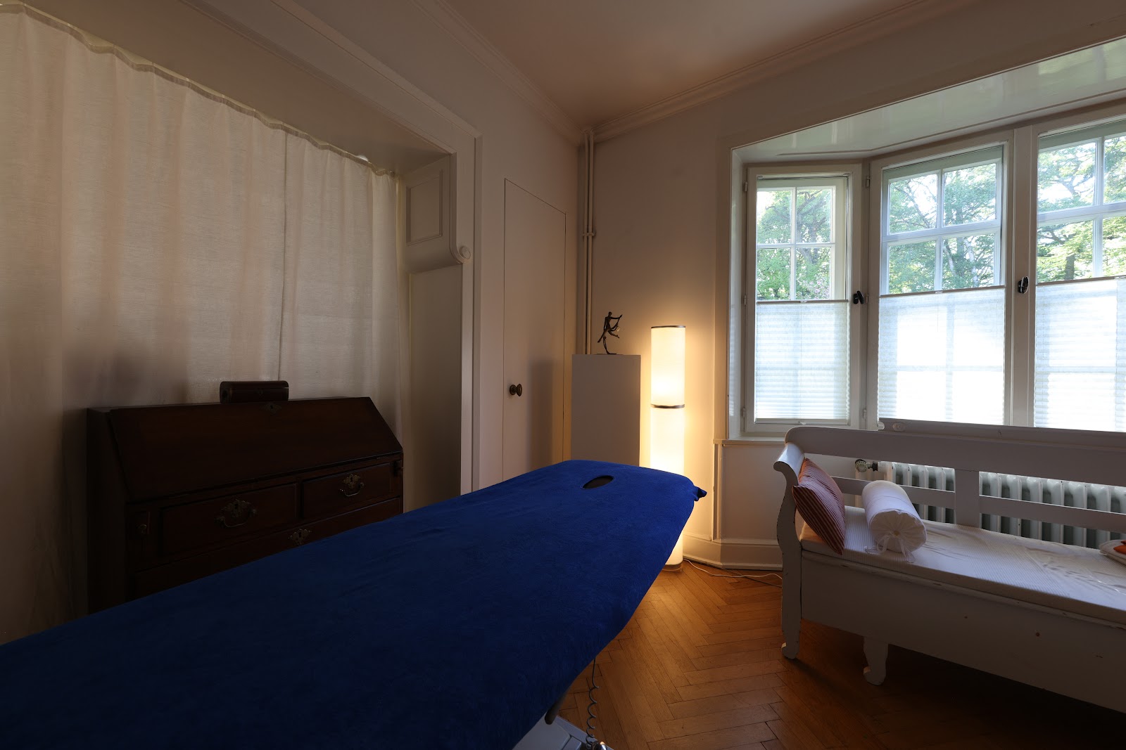 Behandlungsraum der Osteopathie-Praxis am Stadtpark in Lübeck-St. Gertrud